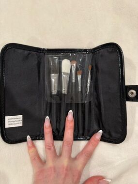 5-Piece Black Makeup Brush Set with Travel Case